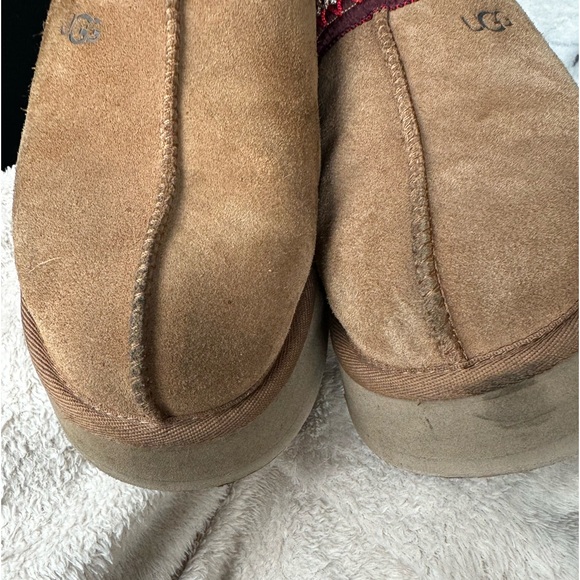 Tazz platform Uggs size 8 feels like a 9 - Picture 2 of 5